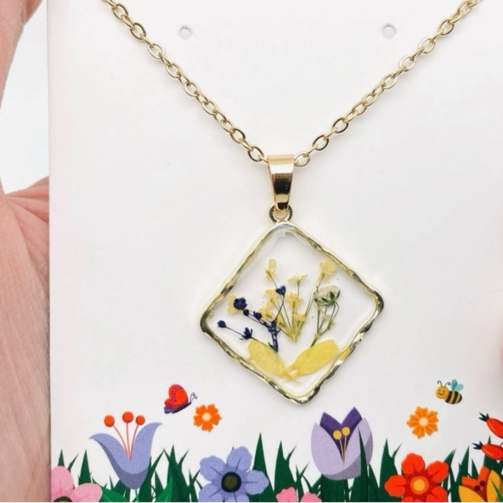 Floral gold necklace